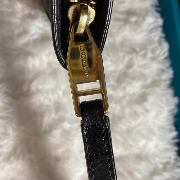 Authentic Burberry wristlet - Picture 5 of 11